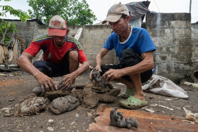 Colombian underwater ‘art gallery’ serves as coral home