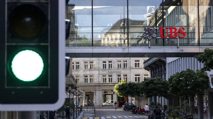 Swiss finance shrinks as regulators tighten grip on prized sector